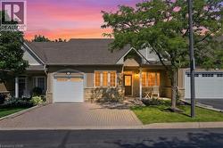 212 STONEHENGE Drive Unit# 41  Ancaster, ON L9K 1N4