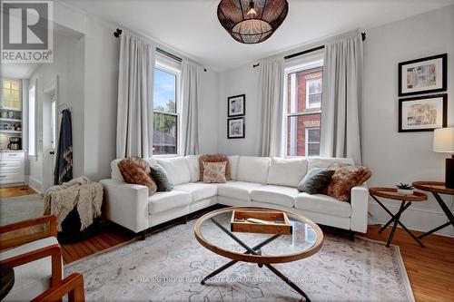 8 North Street, Perth, ON - Indoor Photo Showing Living Room