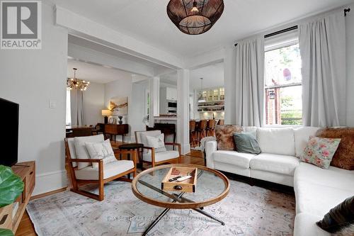8 North Street, Perth, ON - Indoor Photo Showing Living Room