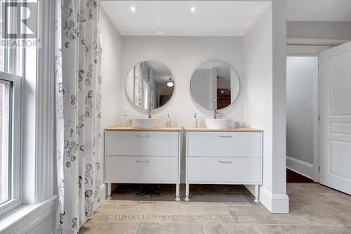 8 North Street, Perth, ON - Indoor Photo Showing Bathroom