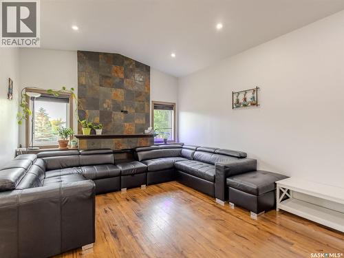 4820 Mccombie Crescent, Regina, SK - Indoor Photo Showing Living Room