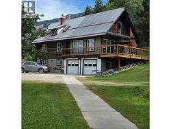 5564/5574 Highway 95 Highway Edgewater, BC V0A 1E0