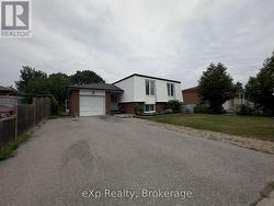 7601 LOCKINGTON CRESCENT  Mississauga (Malton), ON L4T 2V6