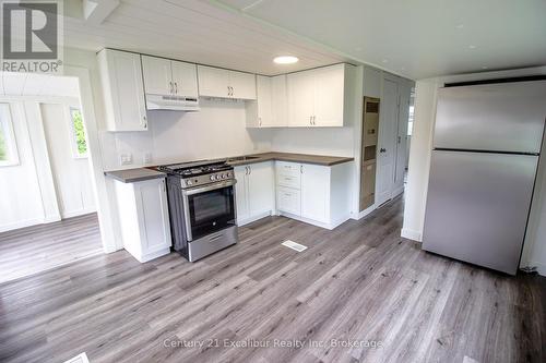 422 Pine Pass Road N, Centre Wellington, ON - Indoor Photo Showing Kitchen