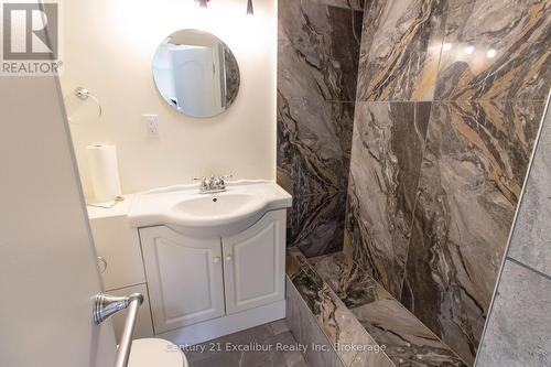 422 Pine Pass Road N, Centre Wellington, ON - Indoor Photo Showing Bathroom