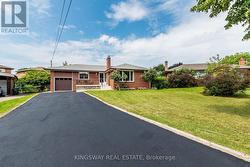 163 FLORADALE DRIVE  Mississauga, ON L5B 1G2