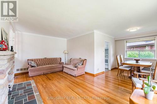 Hardwood floors - 163 Floradale Drive, Mississauga, ON - Indoor Photo Showing Living Room