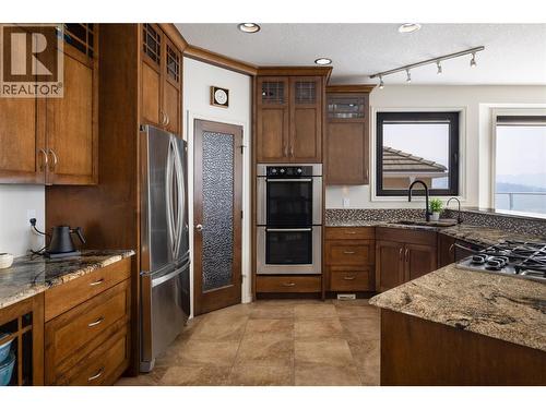 10 Bayview Heights, Coldstream, BC - Indoor Photo Showing Kitchen