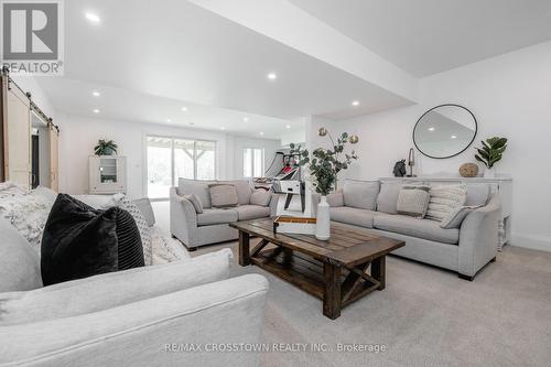 75 Moonstone Road E, Oro-Medonte, ON - Indoor Photo Showing Living Room