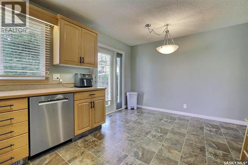 275 Rodenbush Drive, Regina, SK - Indoor Photo Showing Kitchen