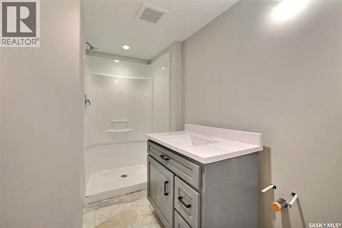 275 Rodenbush Drive, Regina, SK - Indoor Photo Showing Bathroom