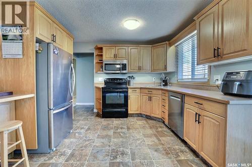 275 Rodenbush Drive, Regina, SK - Indoor Photo Showing Kitchen