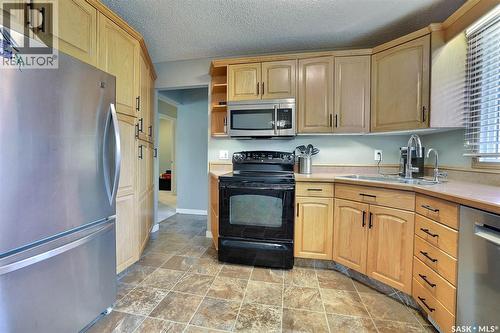 275 Rodenbush Drive, Regina, SK - Indoor Photo Showing Kitchen