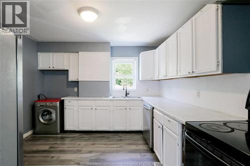 355 Bridge, Windsor, ON - Indoor Photo Showing Kitchen