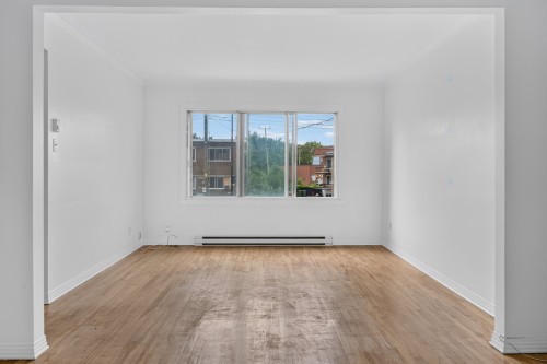 Salon - 1-2459 Av. Dollard, Montréal (Lasalle), QC - Indoor Photo Showing Other Room