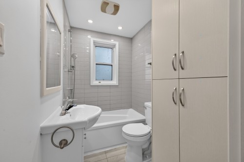Salle de bains - 1-2459 Av. Dollard, Montréal (Lasalle), QC - Indoor Photo Showing Bathroom