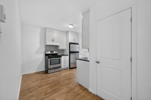 Cuisine - 1-2459 Av. Dollard, Montréal (Lasalle), QC - Indoor Photo Showing Kitchen
