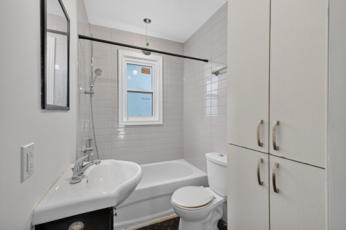 Salle de bains - 3-2459 Av. Dollard, Montréal (Lasalle), QC - Indoor Photo Showing Bathroom