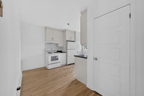 Cuisine - 3-2459 Av. Dollard, Montréal (Lasalle), QC - Indoor Photo Showing Kitchen