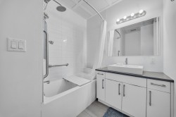 Salle de bains attenante à la CCP - 