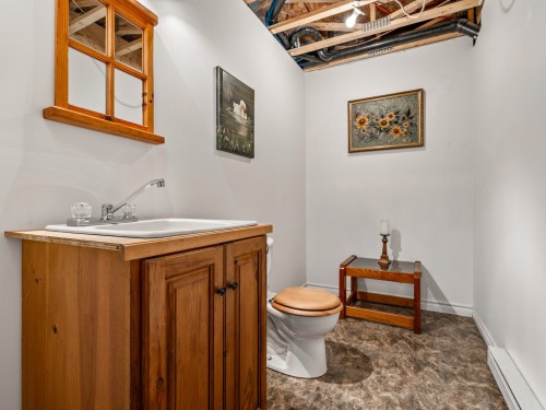 Salle d'eau - 37 Ch. Mercier, Bury, QC - Indoor Photo Showing Bathroom
