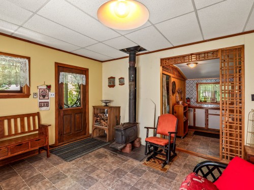 Salon - 37 Ch. Mercier, Bury, QC - Indoor Photo Showing Other Room