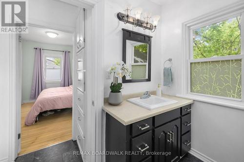 111 Beckwith Street E, Perth, ON - Indoor Photo Showing Bathroom