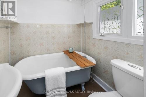 111 Beckwith Street E, Perth, ON - Indoor Photo Showing Bathroom