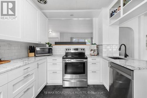 111 Beckwith Street E, Perth, ON - Indoor Photo Showing Kitchen With Upgraded Kitchen