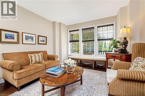 619 Porter Way, Milton, ON - Indoor Photo Showing Living Room