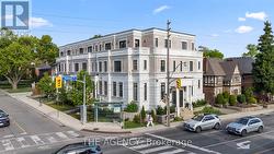 30 HILLHURST BOULEVARD  Toronto, ON M5N 1N6