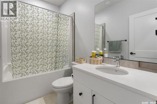 371 Leskiw Bend, Saskatoon, SK - Indoor Photo Showing Bathroom