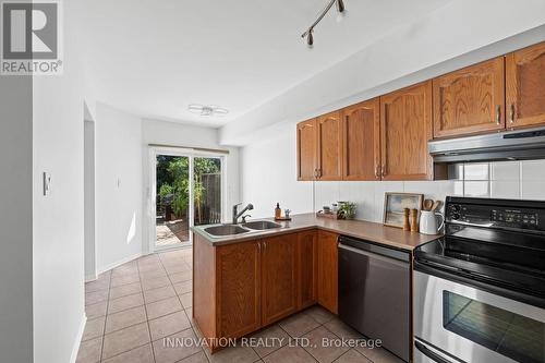 37 Chantilly Gate, Ottawa, ON - Indoor Photo Showing Kitchen With Double Sink