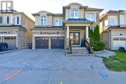 120 CANARY CLOSE  Brampton, ON L6X 3A9