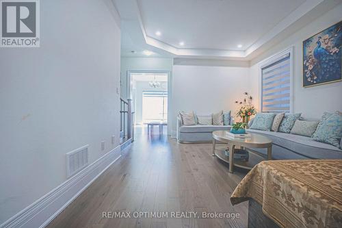 53 Kinburn Crescent, Vaughan, ON - Indoor Photo Showing Living Room