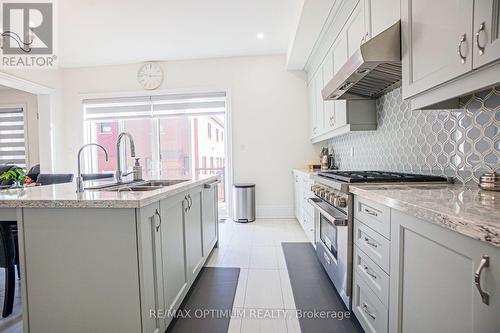 53 Kinburn Crescent, Vaughan, ON - Indoor Photo Showing Kitchen With Double Sink With Upgraded Kitchen