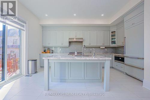 53 Kinburn Crescent, Vaughan, ON - Indoor Photo Showing Kitchen With Upgraded Kitchen