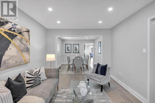 5326 Segriff Drive, Mississauga, ON - Indoor Photo Showing Living Room