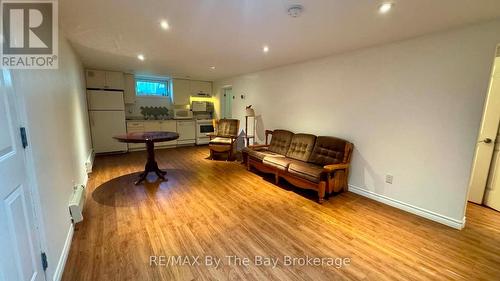 LOWER UNIT - 130 LETITIA STREET , Barrie (Letitia Heights), Ontario L4N 1P5 2