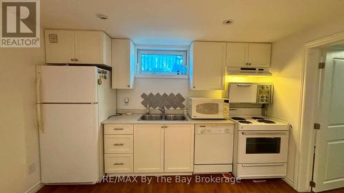 LOWER UNIT - 130 LETITIA STREET , Barrie (Letitia Heights), Ontario L4N 1P5 4