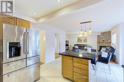 1466 Willowvale Gardens, Mississauga, ON - Indoor Photo Showing Kitchen