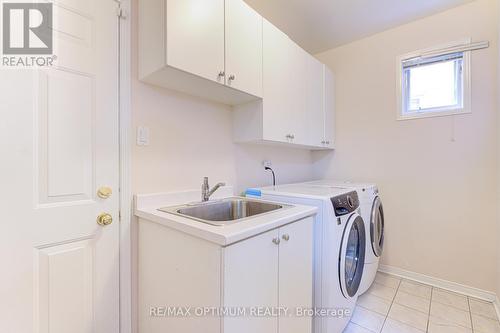 1466 Willowvale Gardens, Mississauga, ON - Indoor Photo Showing Laundry Room