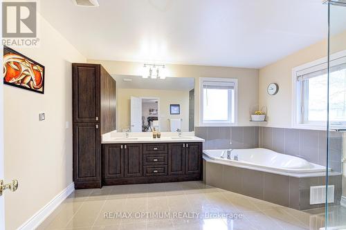 1466 Willowvale Gardens, Mississauga, ON - Indoor Photo Showing Bathroom