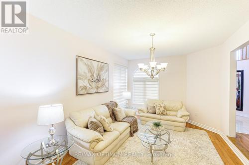 1466 Willowvale Gardens, Mississauga, ON - Indoor Photo Showing Living Room