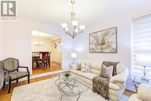 1466 Willowvale Gardens, Mississauga, ON - Indoor Photo Showing Living Room