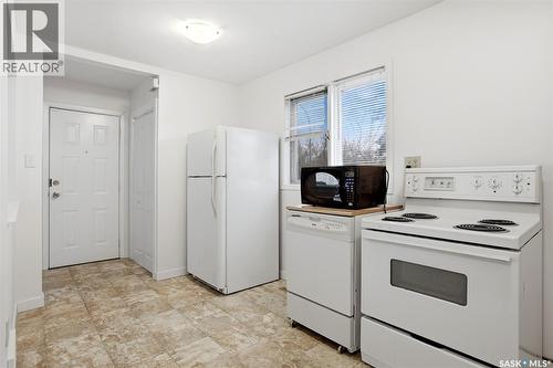 4015 2Nd Avenue, Regina, SK - Indoor Photo Showing Kitchen