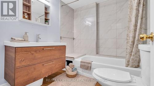 644 Roselaire Trail, Mississauga, ON - Indoor Photo Showing Bathroom