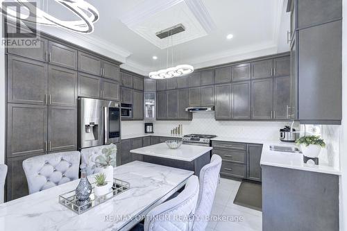 8 Lyle Way, Brampton, ON - Indoor Photo Showing Kitchen With Upgraded Kitchen