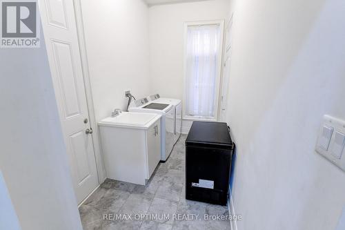 8 Lyle Way, Brampton, ON - Indoor Photo Showing Laundry Room