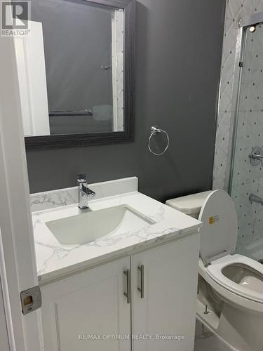 8 Lyle Way, Brampton, ON - Indoor Photo Showing Bathroom
